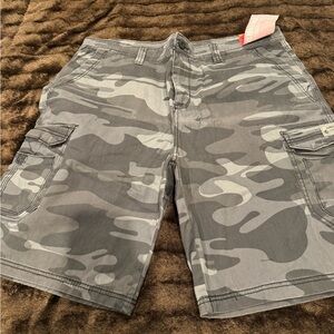 UNIONBAY Men's Gray Camo Cargo Shorts